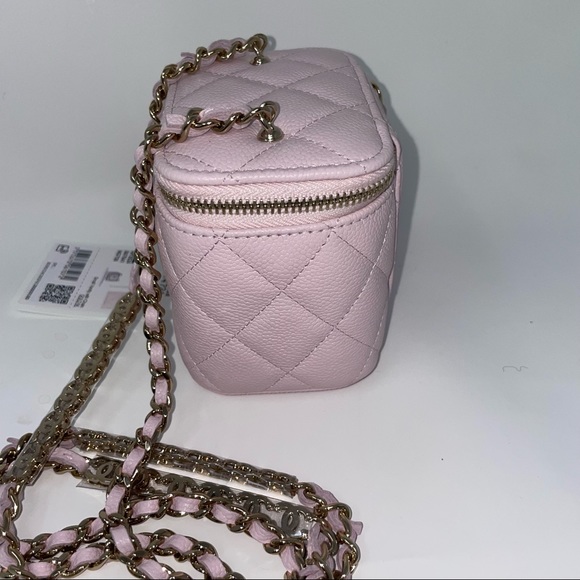 Sold Chanel 22P Light Pink mini vanity with CC interlock chain and Mirror - Picture 5 of 15
